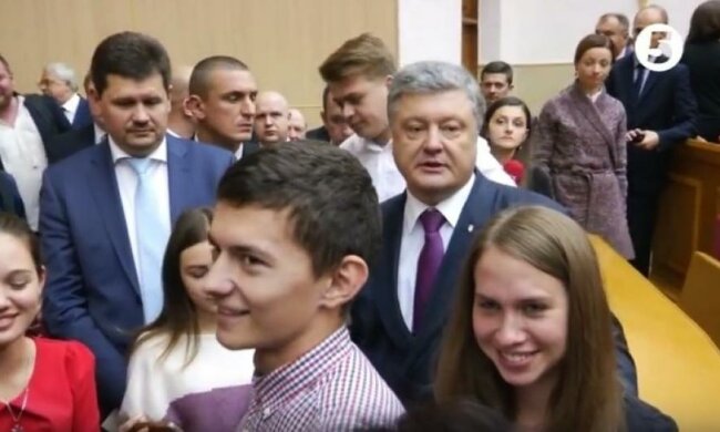 Генштаб втрутився в суперечку Порошенка зі студентом