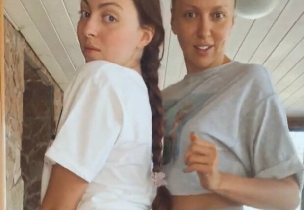 Оля и Маша Поляковы / скриншот из видео