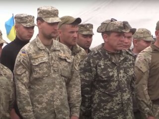 військові, скріншот з відео