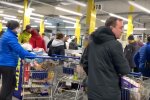 очереди в магазинах, скриншот из видео