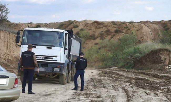Прикрили лавочку: в Одесі припинили незаконний видобуток піску
