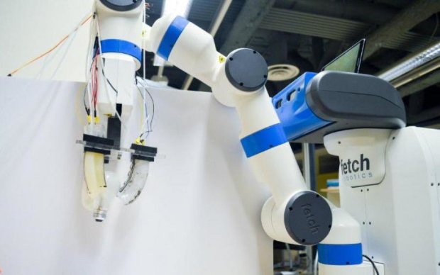 Американский робот показал электрикам мастер-класс