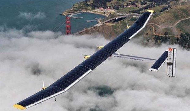 Літак на сонячній енергії завершує політ навколо світу