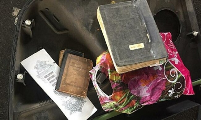 Житель Донбасу вивозив 20 книг часів царської Росії (фото)