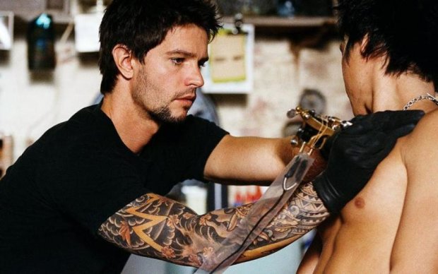 Это надо видеть: художник создает движущиеся татуировки