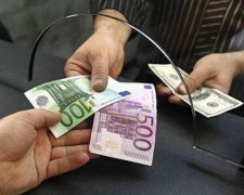 Курс валют на 6 августа: тяжелый понедельник для гривны
