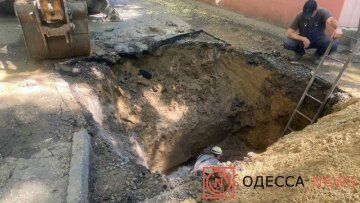 Провал на дорозі Таїрово в Одесі
