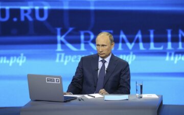 Путин перенес прямую линию из-за протестов Навального