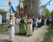 Приберіть чарку: під Франківському алкоголіків "кодують" хрестом