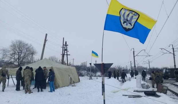 Активисты расширили границы блокировки Донбасса