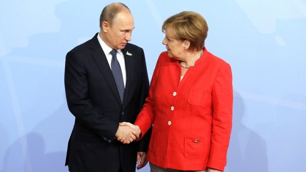 "Серьезно озабоченный" Путин устроил ночное свидание с Меркель: военное положение в Украине лишило сна