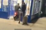 У Харкові хлопець з друзями в'їхав на мопеді в супермаркет: "Я знімаю, братан"