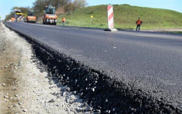 Уже страшно: Укравтодор вигадав спосіб не ремонтувати дороги щороку
