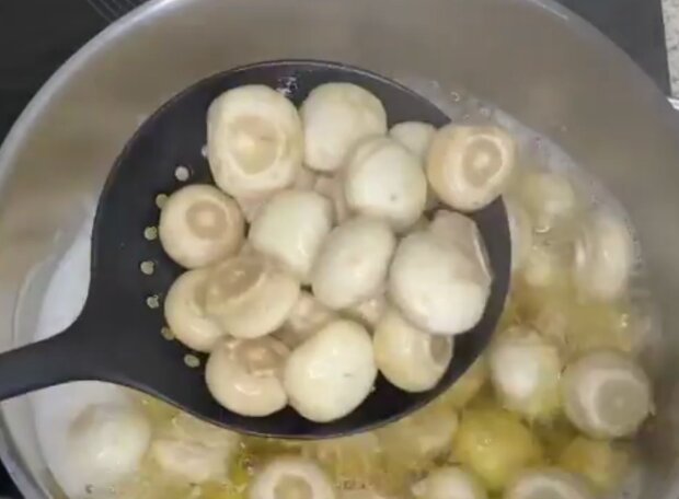 Маринованные грибы, скриншот с видео
