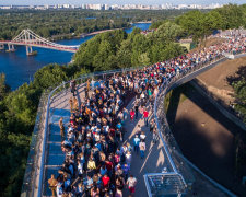 В паніці команда Кличка зачищає сліди: документи по скляному мосту додають заднім числом