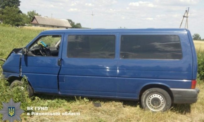 Водій переламав половину кісток в аварії