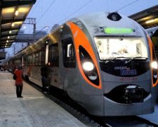 Добу на ногах та в холоді: вагон Укрзалізниці зламався у першому ж рейсі до Європи