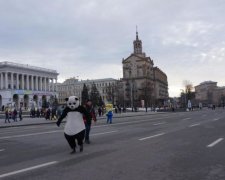Зате в шапці: нудист влаштував переполох в центрі Києва