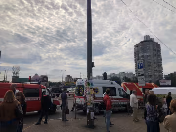 У Києві зупинилося метро, сотні людей в заручниках у підземки: що відбувається