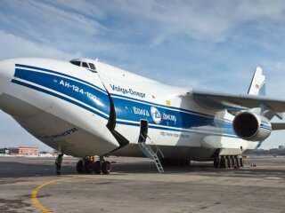 Самолет Ан-124 "Руслан" российской авиакомпании”Волга-Днепр"