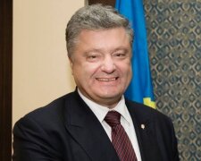 Порошенко сделали макияж, а Парубию отрастили волосы: известные политики кардинально изменили имидж, забавные фото