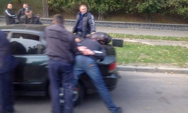 У Рівному "на гарячому" затримали автокрадіїв (фото)