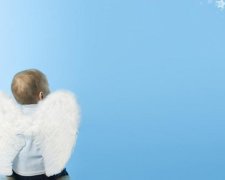 Неожиданно: Маша из Кременчуга родила младенца с крыльями