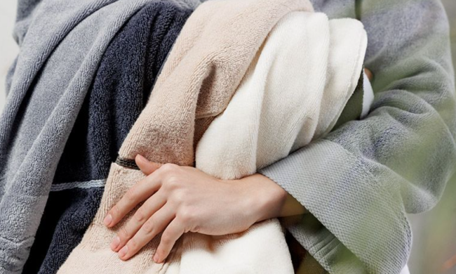 Помилка, яку роблять усі господині: чому не можна прати рушники для ванни з кухонними