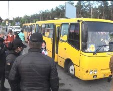 ветерани та активісти вимагали звільнення водія-хама, скрін з відео