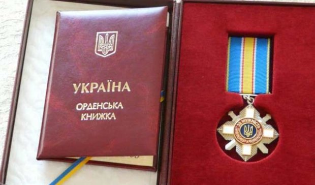 Порошенко наградил 92 погибших и 46 раненых на Донбассе бойцов