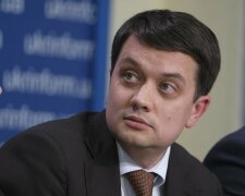 Разумков, Гончарук та інші "слуги народу" стали супергероями: кадри, варті коміксів