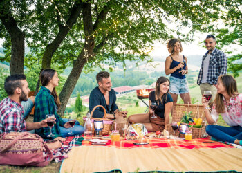 Вихідні, свята, на природі