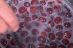 До "П'яної вишні" можна більше не ходити: ідеальна наливка з улюблених ягід, яка влаштує бар у вас вдома