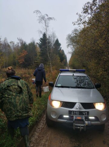 На Прикарпатті пара загубилася в лісі, фото: Facebook ДСНС Івано-Франківської області