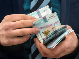 Гроші. Фото: скрін YouTube