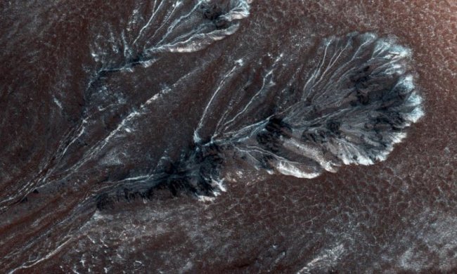 На Марсі випав сніг