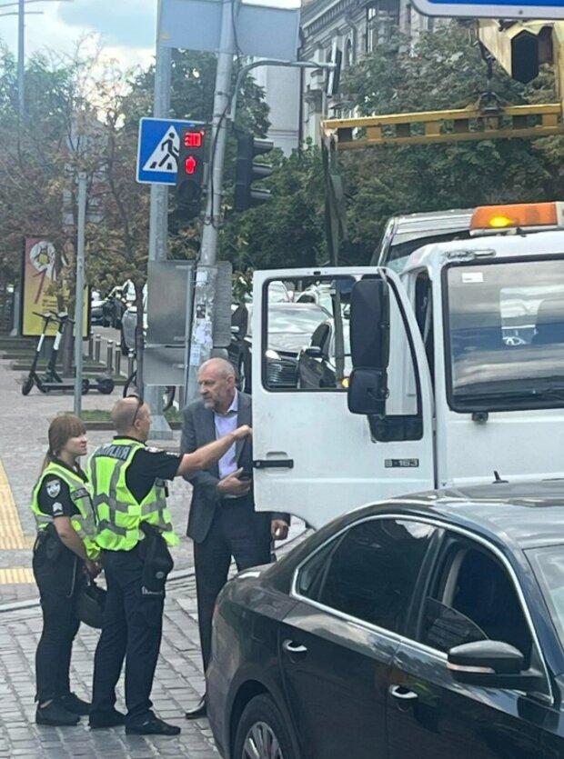 Авто Андрія Тетерука евакуювали у столиці. Фото Facebook