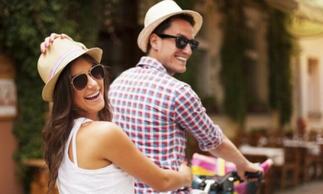 Зустрінете кохання влітку: 5 знаків зодіаку, яким зірки знайдуть пару
