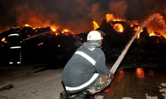 Церкву на Львівщині охопила масштабна пожежа: перші подробиці і кадри