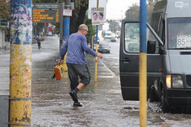 Потужна злива в Києві побила півстолітній рекорд: на роботу добиралися "вплав"