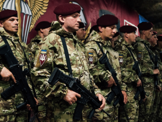 Военные ВСУ подписывают мотивационные контракты