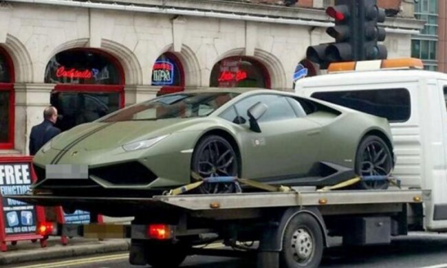 Уникальный Lamborghini Макгрегора эвакуировали за неправильную парковку