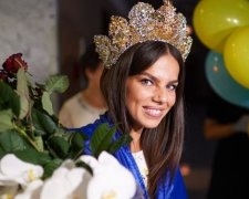 Міс Всесвіту привезла корону в Україну