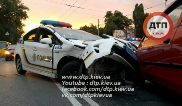 Копы спровоцировали масштабную аварию в Киеве