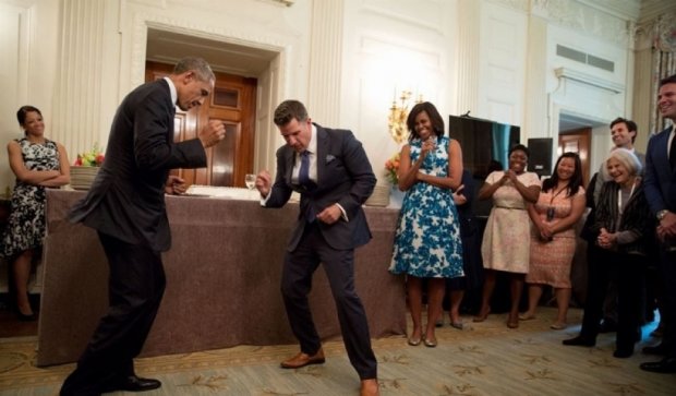 Обама взорвал сеть зажигательными танцами (фото)