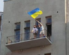 ФСБ нагрянула к студенту за украинский флаг