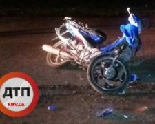 Неадекватний скутерист протаранив патрульне авто