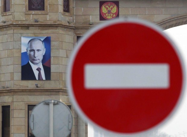 Санкції відкинули Росію в кам'яний вік, економіка пішла на дно, і це ще тільки початок