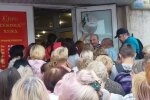 "Ганьбище": юрба дніпрян штурмом взяла секонд-хенд, дика сутичка потрапила на камеру