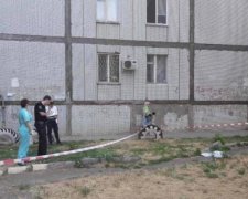 Не витримала: дівчина викинулась з вікна у прямому ефірі, відео